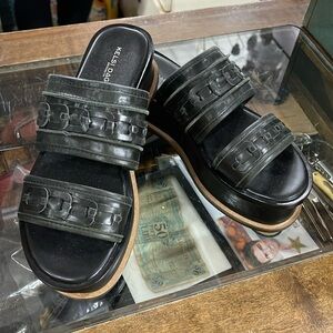 NWT sz 8 women’s black leather Kelsi dagger Reggie’s platform slides sandals
